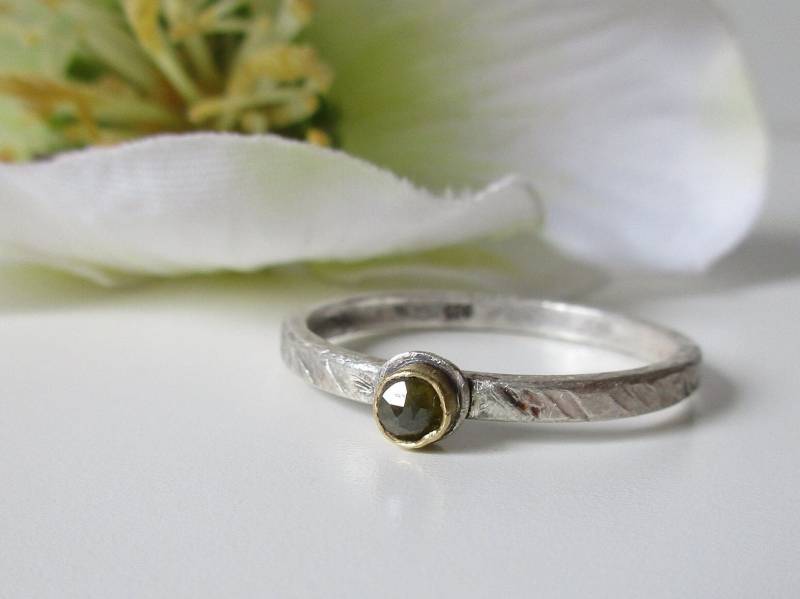 Grüner Diamantring Rosenschliff Stapelring Beisteckring Verlobungsring Silber Gold Bicolor Geschmiedet Strukturiert Boho Rustikal Handmade von artargentum
