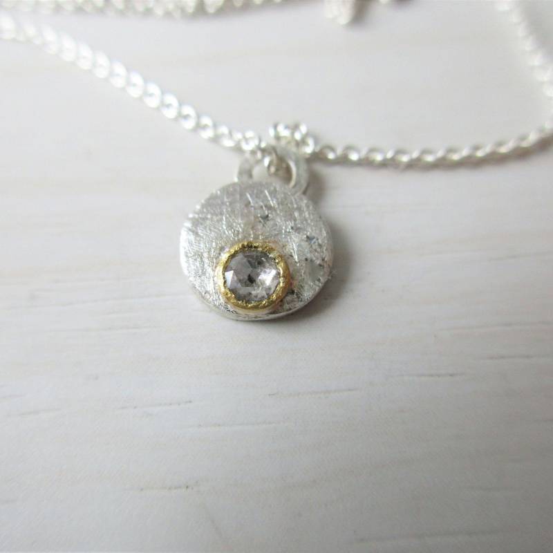 Kleiner Runder Anhänger Diamant Rosenschliff Weiß Silber Gold Kette Zart Elegant Zeitlos Geschenk Brautkette Rustikal Handgefertigt Unikat von artargentum