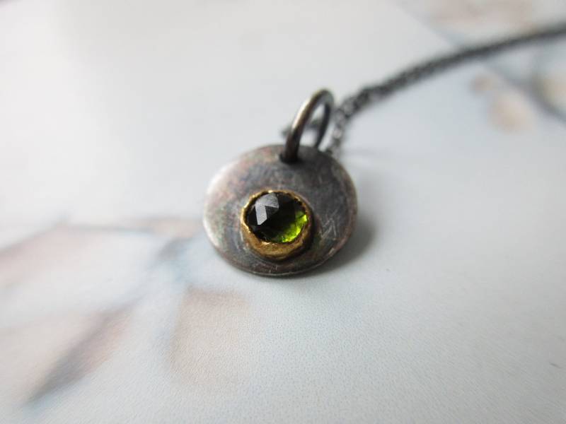 Kleiner Runder Anhänger Mit Kette Turmalin Grün von artargentum