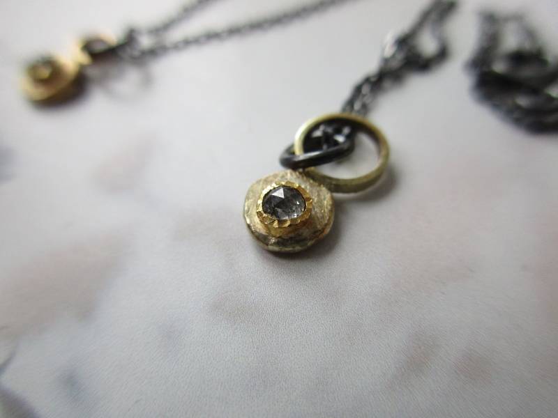 Kleiner Runder Kettenanhänger Gold Diamant von artargentum