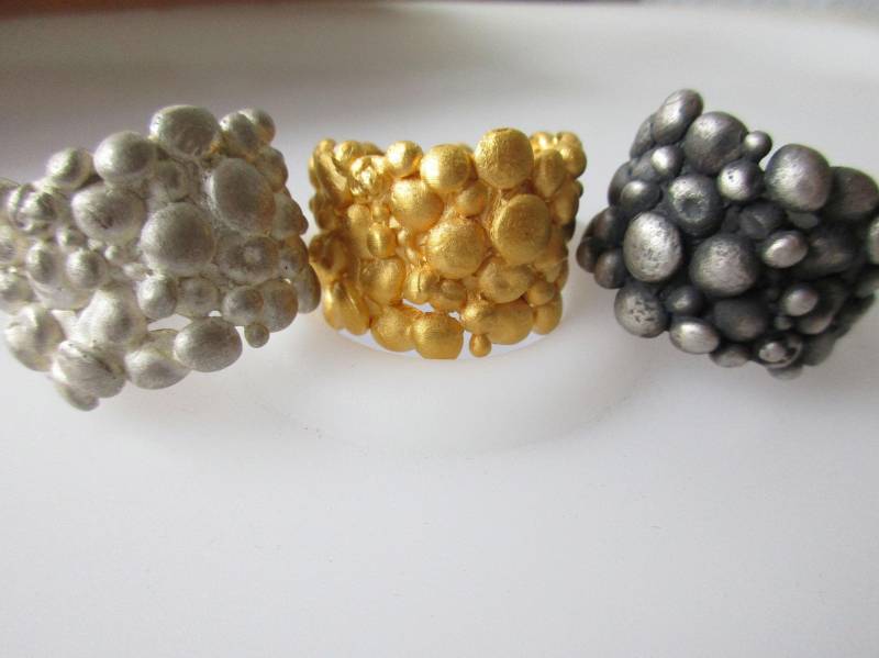 Kugelring Ausgefallen Feminine Silber Vergoldet Oder Geschwärzt Pompous Großer Ring Massiv Mittelfingerring Struktur Silberring von artargentum