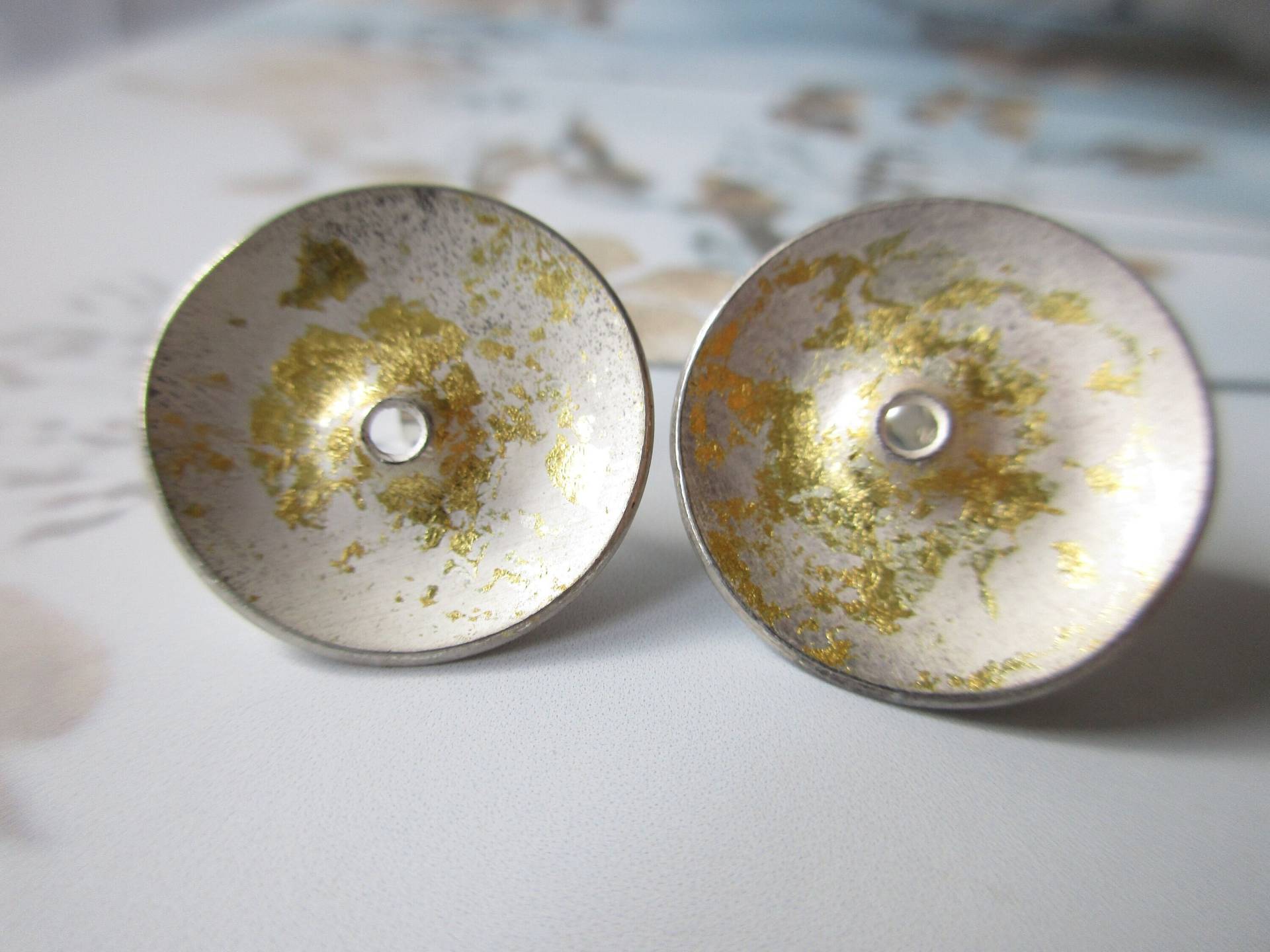 Schlichte Extravagante Runde Ohrstecker Scheibe Blüte Zweifarbig Silber Gold Schlichte Extravagante Runde Ohrstecker Scheibe Blüte Zweifarbig Silber Gold von artargentum
