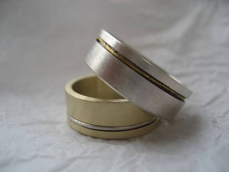 Schlichte Trauringe Gelbgold Silber Zeitlos von artargentum