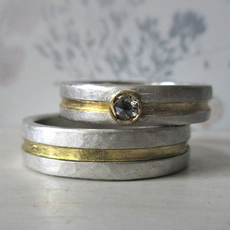 Schmale Rustikale Trauringe Handgefertigt Geschmiedet Eheringe Bicolor Diamant Grau Rosenschliff Boho Ausgefallen von artargentum