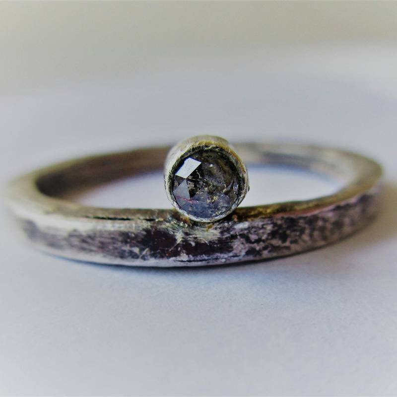 Schmaler Damenring Silber Diamant Grau Zusteckring Ehering Verlobungsring Beisteckring Rosenschliff Geschmiedet von artargentum