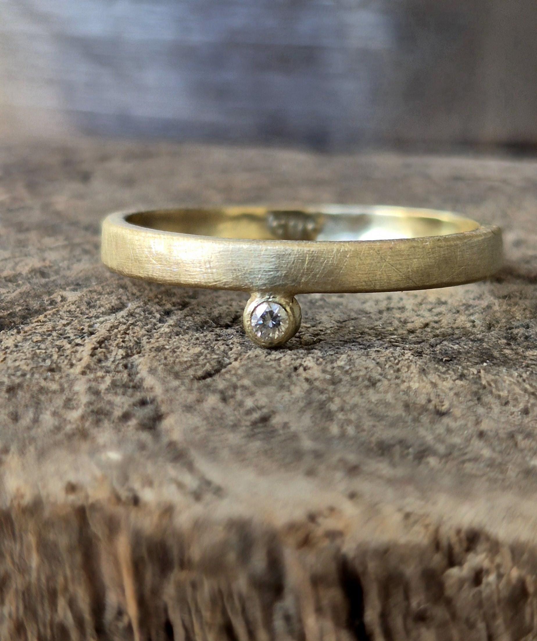 Schmaler Ring Gold Diamant Brillantring Verlobungsring Damenring Modern Zusteckring Beisteckring Geschenk Goldring Elegant Zeitlos Schlicht Schmaler Ring Gold Diamant Brillantring Verlobungsring Damenring Modern Zusteckring Beisteckring Geschenk Goldring Elegant Zeitlos Schlicht von artargentum