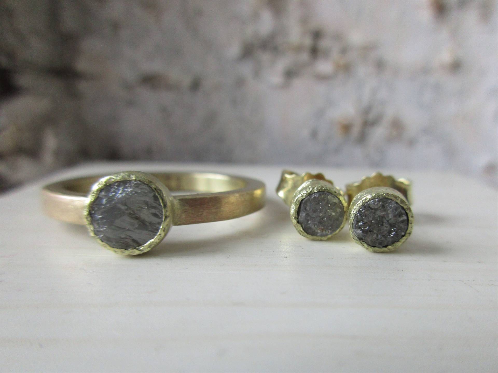 Set Ring Ohrstecker Damenring Geschmiedet Goldring Ehering Rohdiamant Geschenk Set Ring Ohrstecker Damenring Geschmiedet Goldring Ehering Rohdiamant Geschenk von artargentum