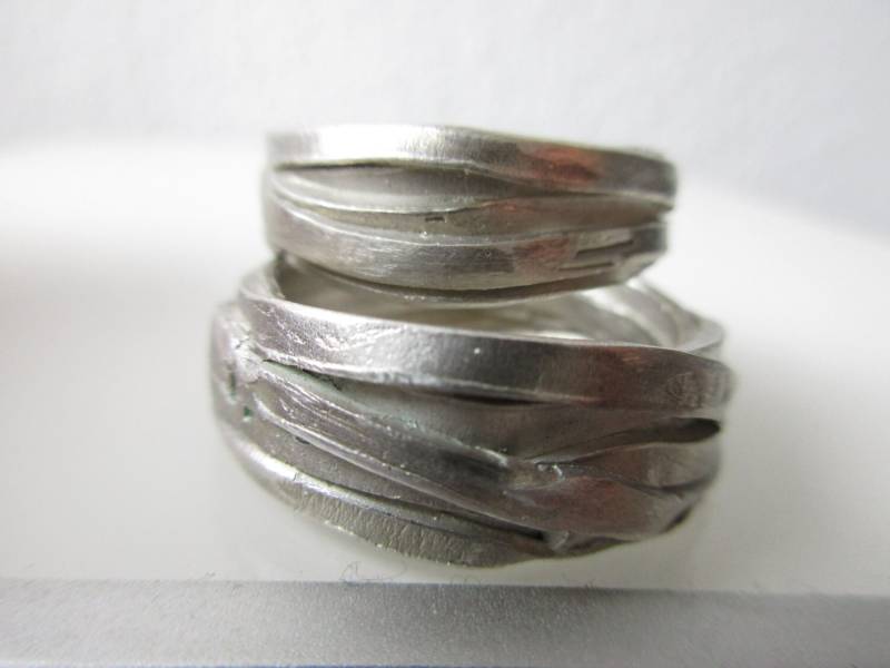 Strukturierte Ausgefallene Eheringe Trauringe Silber Struktur Bänder Unikat Handgearbeitet Wickelringe von artargentum