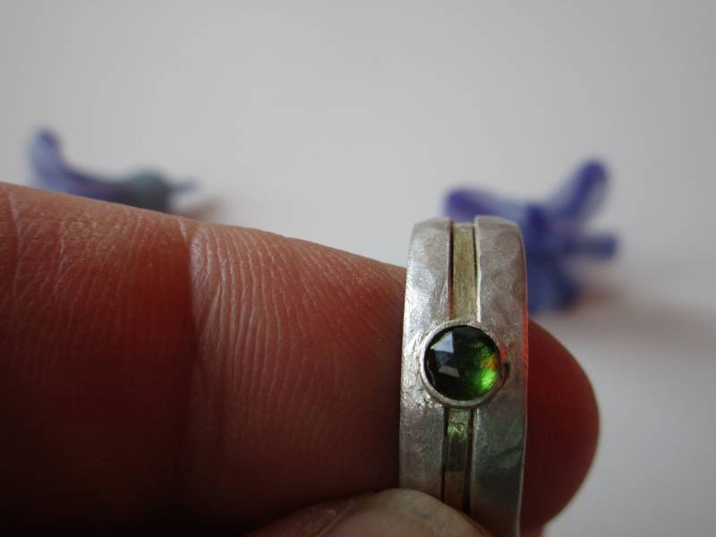 Trauringe Geschmiedet Turmalin Grün/Rosa Rosenschliff Set Rustikal Eheringe Ausgefallen Besonders Unique von artargentum