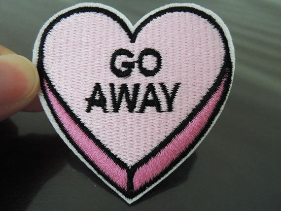 Patch Zum Aufbügeln - Go Away Herz Aufnäher Pink Liebe Buchstabe Applikation Aufbügler von artcraft32