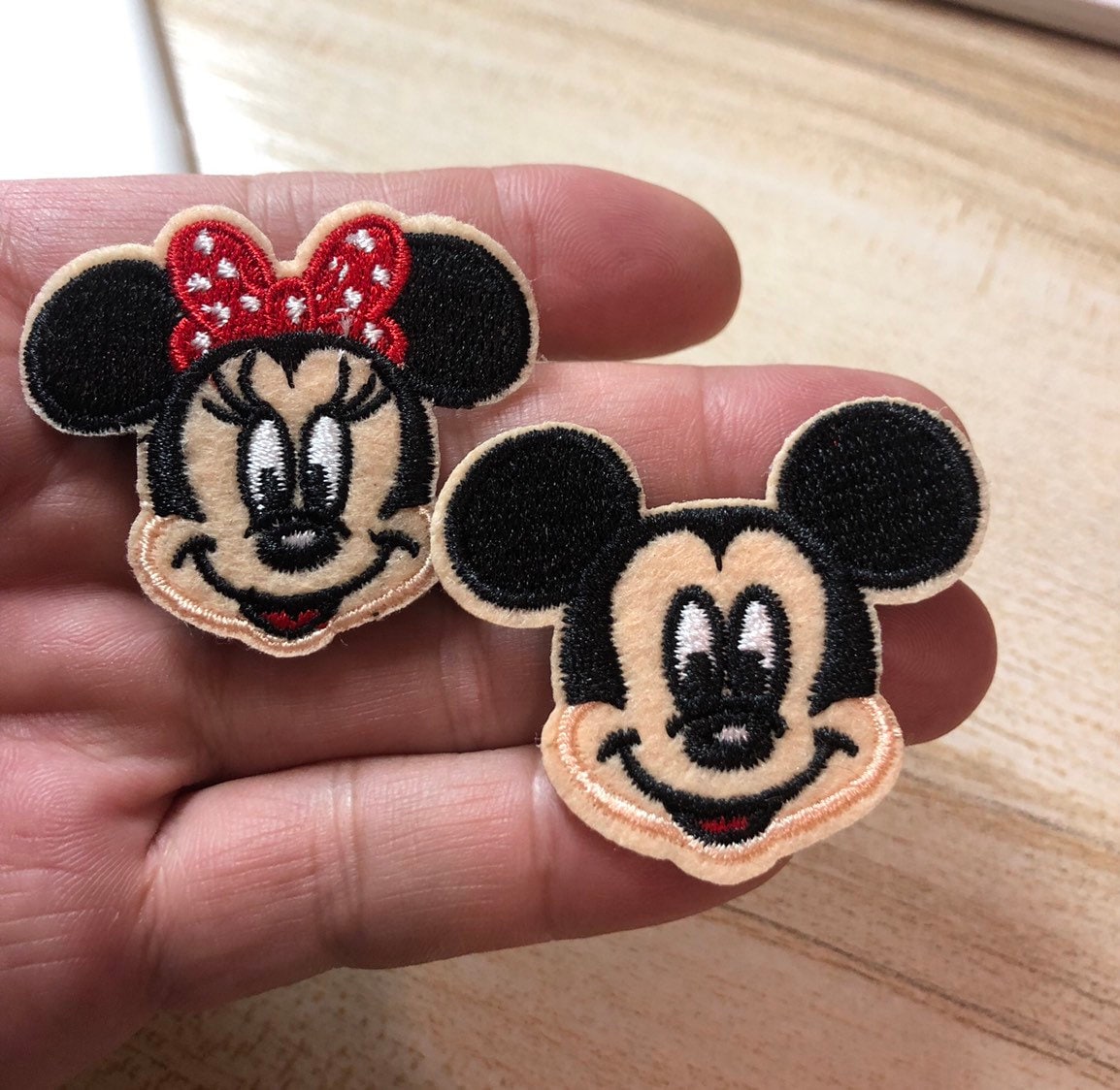 Set Von 2 Stück Maus Patches - Aufnäher Oder Nähaufnäher Mickey Mouse Patch Und Minnie von artcraft32
