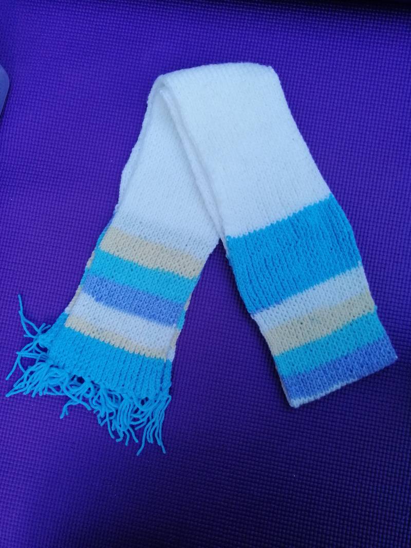 Blauer, Gelber Und Weißer Schal Blauer, Gelber Und Weißer Schal von artcraftgeek