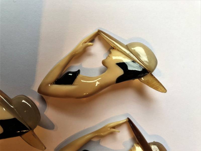 Mode Hornbrosche Antik Vintage Lady Mit Hut von artdecoblumenberg