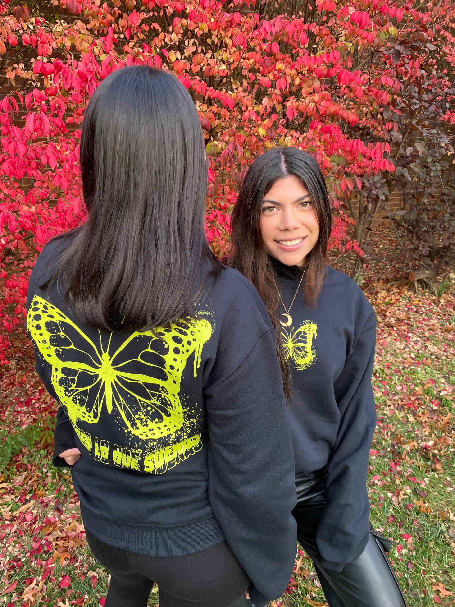 Mereces Lo Que Sueñas Schmetterling Schwarz Und Neon Grün Rundhalsausschnitt Mereces Lo Que Sueñas Schmetterling Schwarz Und Neon Grün Rundhalsausschnitt von artdecoeastcoast