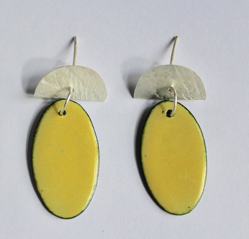 Gelbe Emaille Und Strukturierte Silberohrringe, Handgemachte Emailleohrringe Gelbe Emaille Und Strukturierte Silberohrringe, Handgemachte Emailleohrringe von artigianajewellery