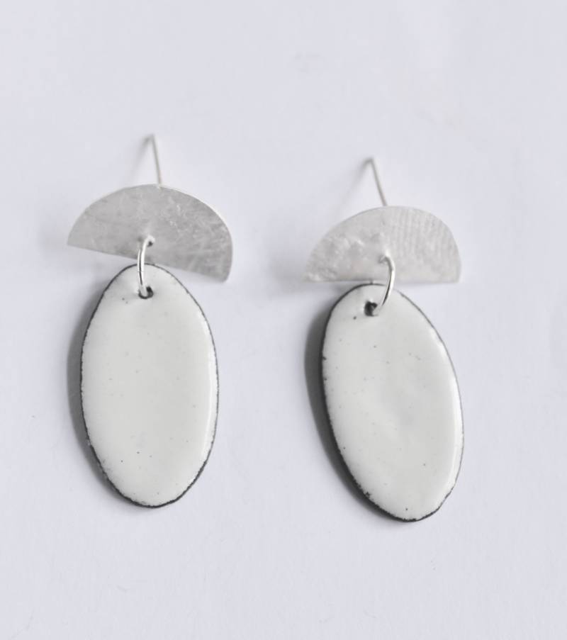 Handgemachte Elfenbein Emaille Ohrringe Strukturiertes Silber & Kupfer Handgemachte Elfenbein Emaille Ohrringe Strukturiertes Silber & Kupfer von artigianajewellery