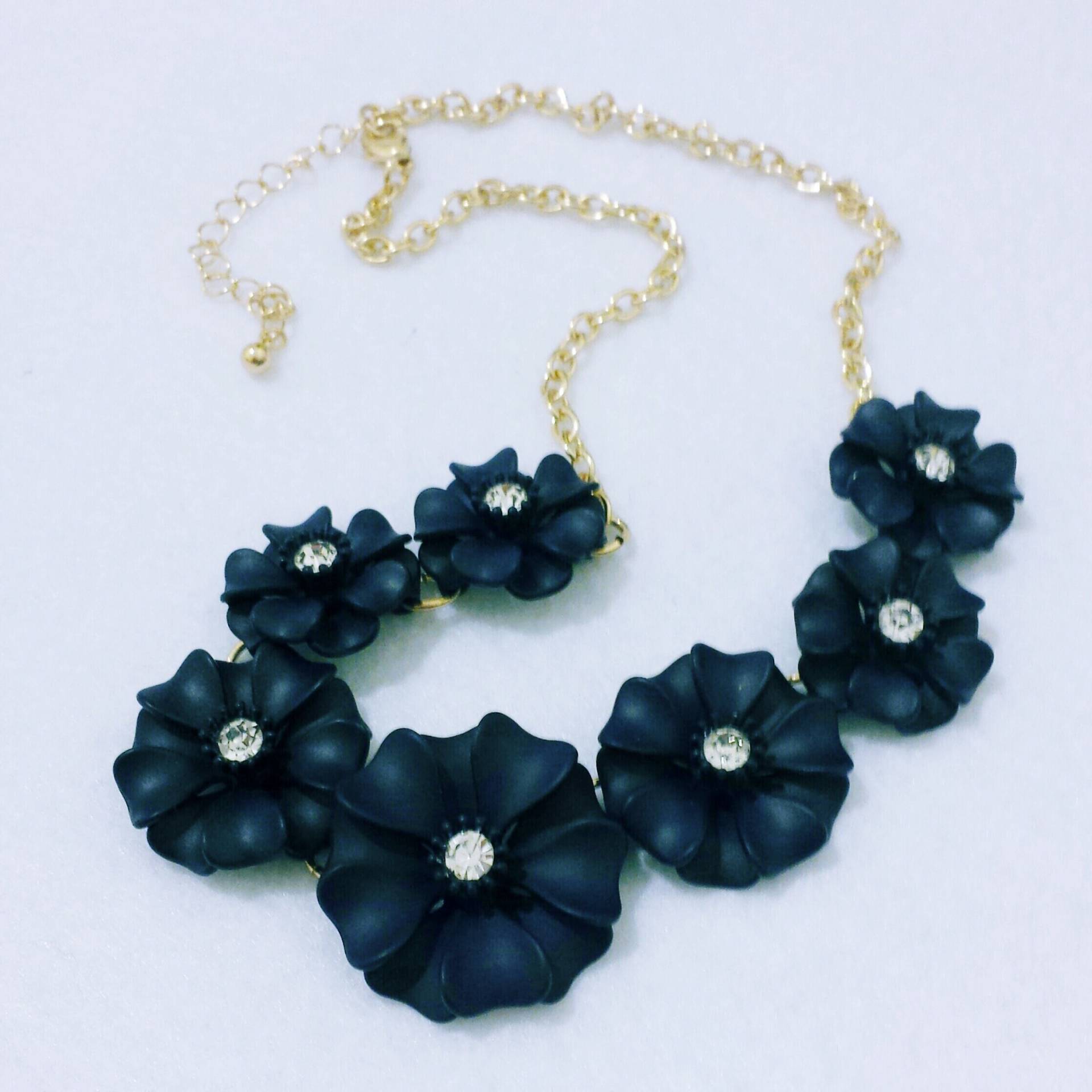 Kurze Halskette Mit Emaillierten Blumen „Meeresblumen" Kurze Halskette Mit Emaillierten Blumen „Meeresblumen" von artincartogioielli