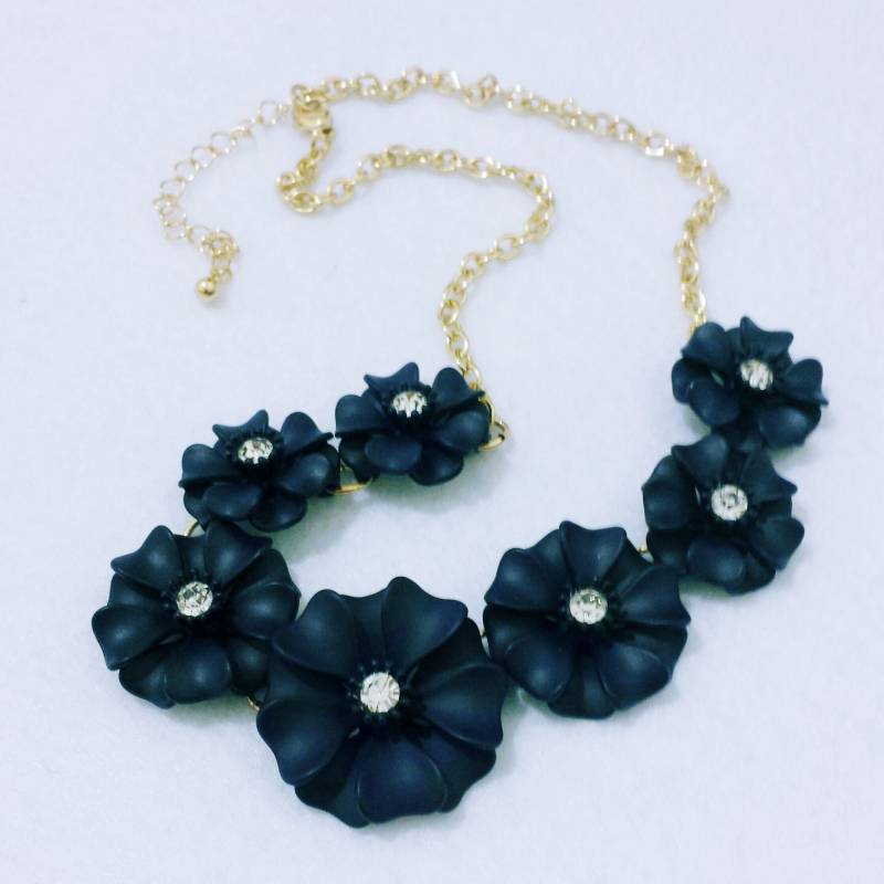 Kurze Halskette Mit Emaillierten Blumen „Meeresblumen" von artincartogioielli