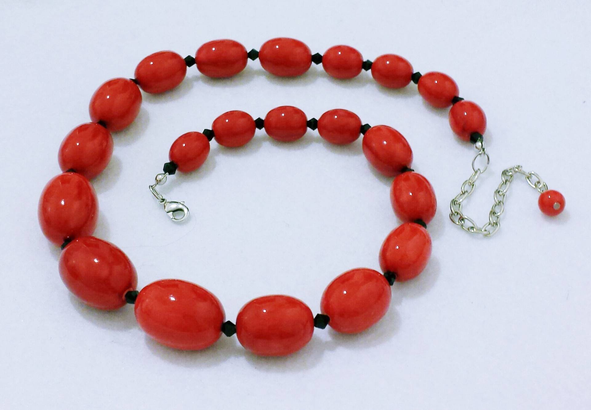 Kurze Halskette Mit Korallenperlen Aus Papierharz „sthandal" Kurze Halskette Mit Korallenperlen Aus Papierharz „sthandal" von artincartogioielli