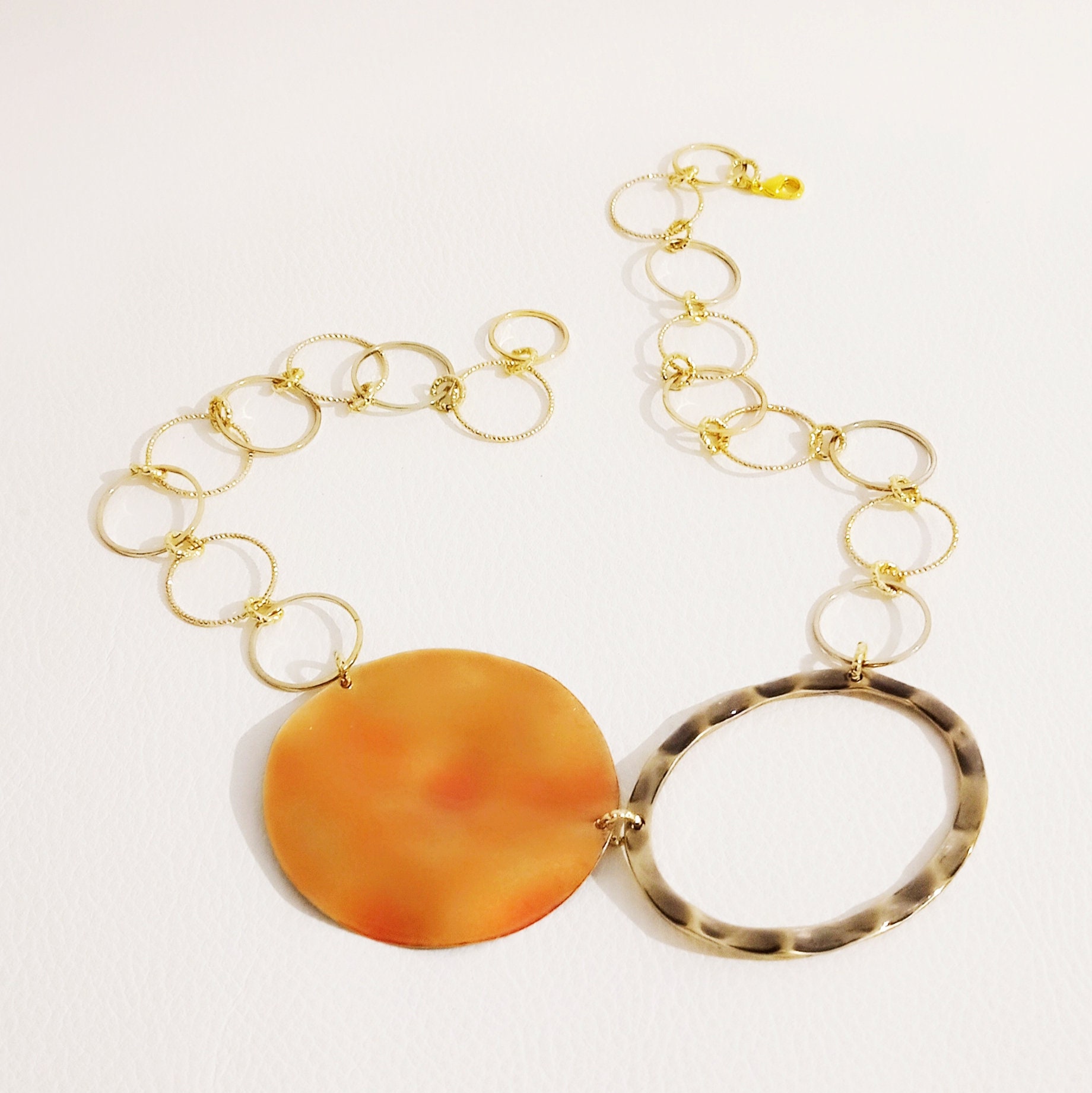 Kurze Stahlhalskette „Sonne Bei Sonnenuntergang" in Drei Goldfarben Kurze Stahlhalskette „Sonne Bei Sonnenuntergang" in Drei Goldfarben von artincartogioielli