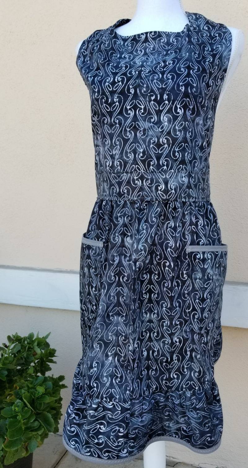 Roman Batik Grau Latzschürze Roman Batik Grau Latzschürze von artisanaprons