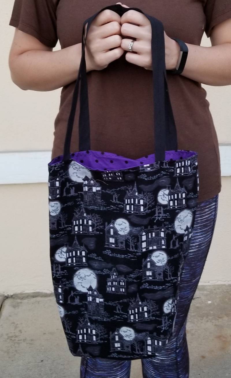 Spuk Haus Vollmond Glow-In-D-Dunklen Tasche von artisanaprons