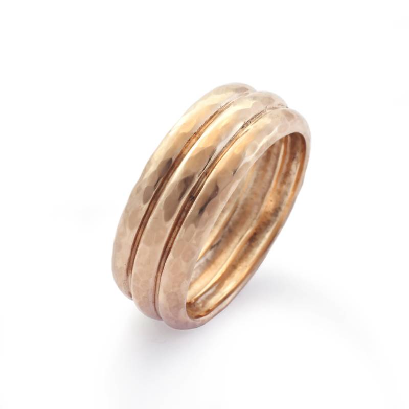 Drei Streifen Gehämmerter Gold Ehering von artisaneffect