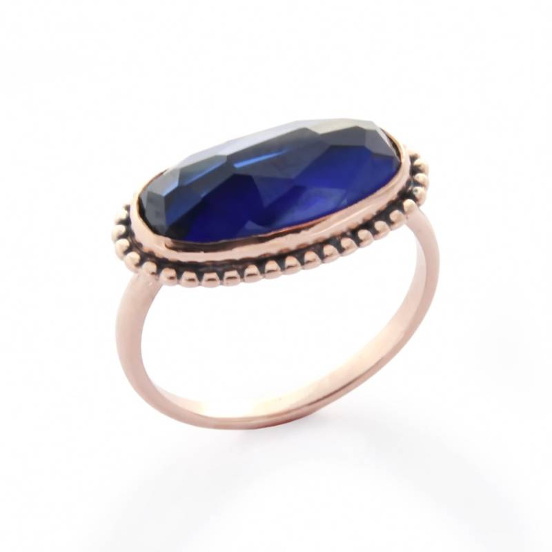 Ovaler Goldring Mit Blauem Saphir von artisaneffect