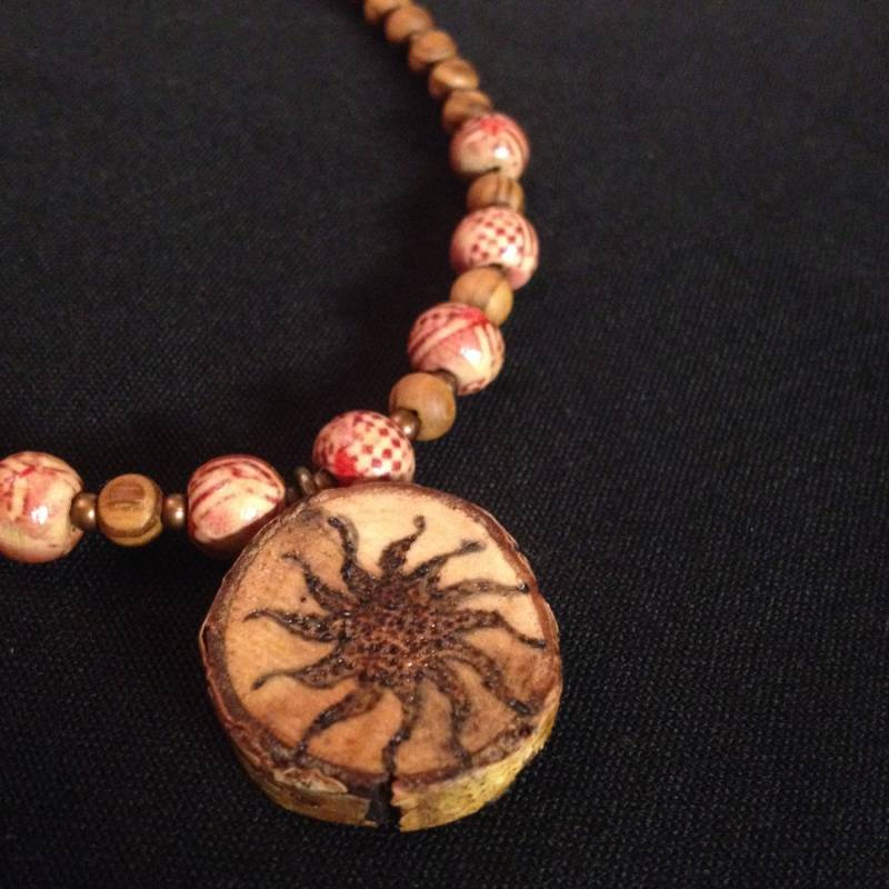 Sonne Anhänger Holz Halskette Sonne Anhänger Holz Halskette von artisanmountainstore