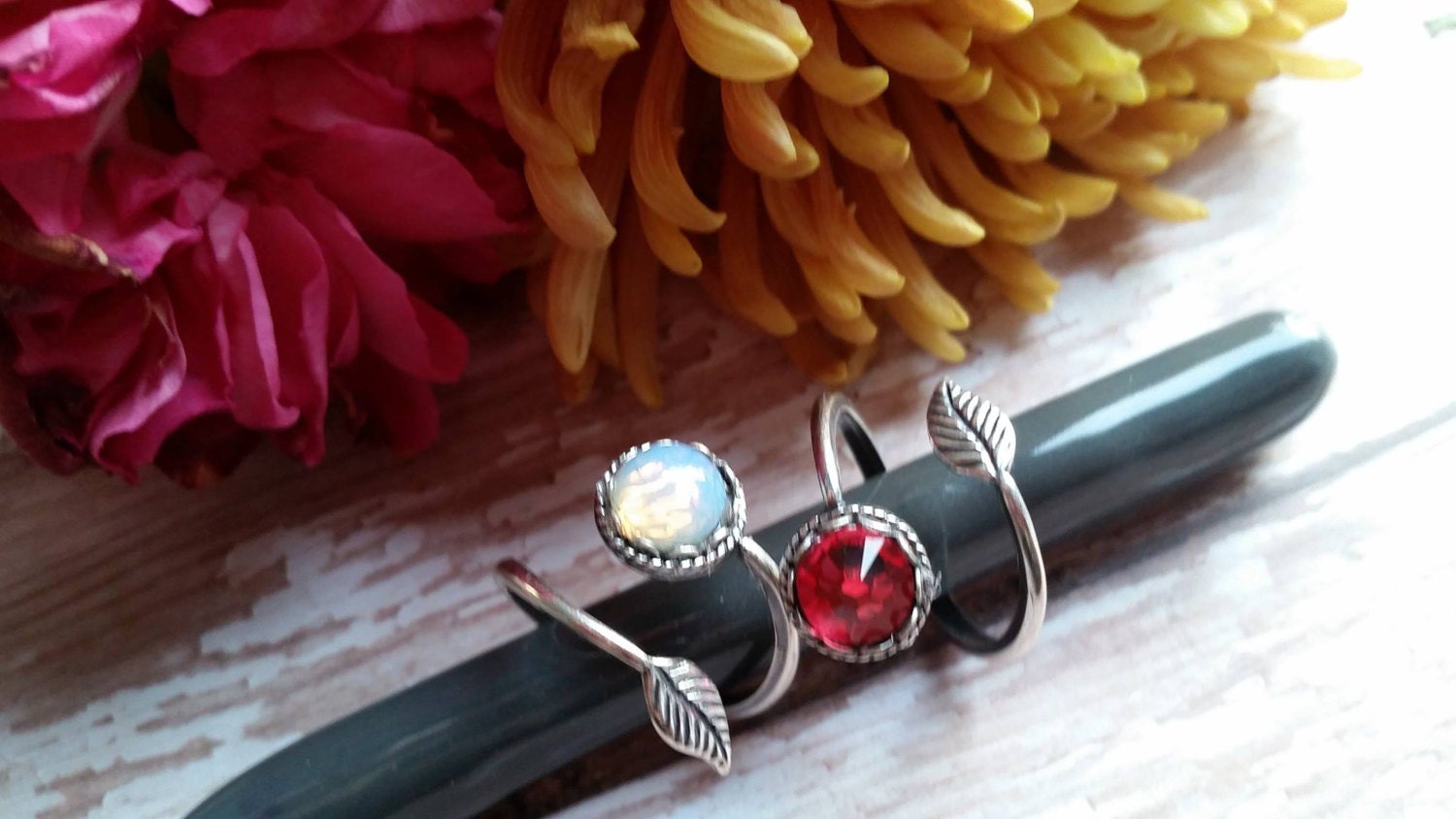 Blatt Ring, Zierliche Blätter Verstellbar Weißes Feuer, Geschenke Unter 40, Natur Herbst Geschenke, Weihnachtsgeschenke von artistiquejewelry