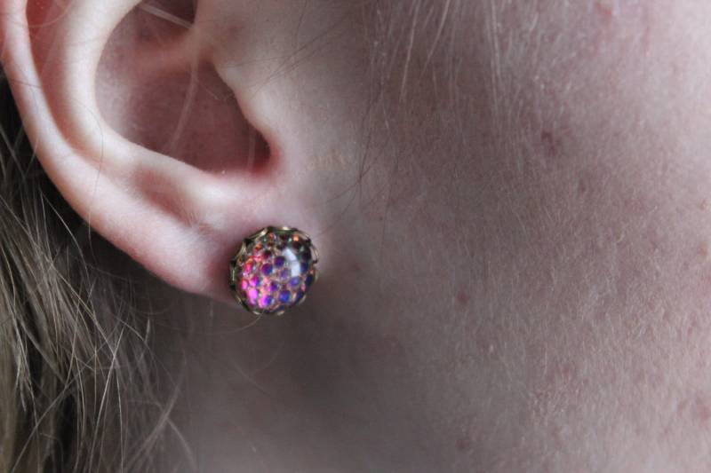 Drachenhaut Aus Spitze Ohrringe, Drachenauge Ohrstecker, Piercings, Mittelalter Hochzeit, Geschenke Unter 25, Geschenkgeschenk von artistiquejewelry