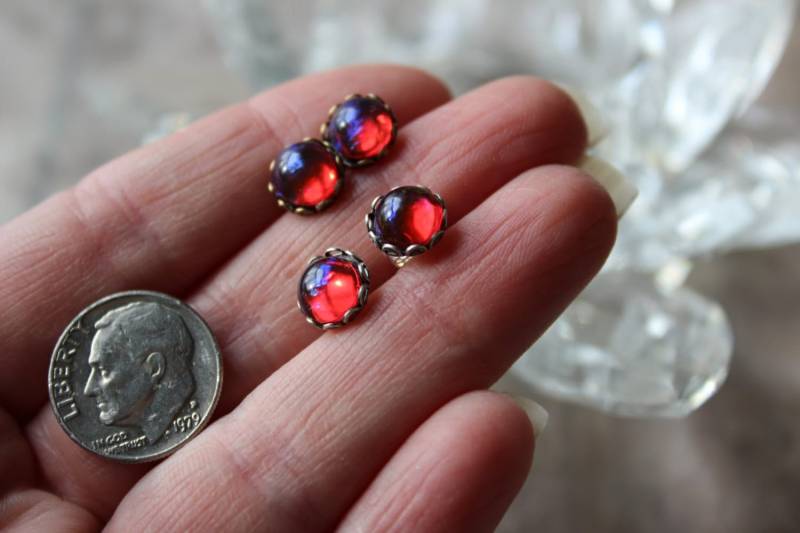 Feuer Und Spitze Ohrringe, Geschenke Unter 25, 7 Mm Feueropal Drachenatem Ohrstecker, Kleine Piercing, Frau Geschenk, Herbst Feuer Und Spitze Ohrringe, Geschenke Unter 25, 7 Mm Feueropal Drachenatem Ohrstecker, Kleine Piercing, Frau Geschenk, Herbst von artistiquejewelry