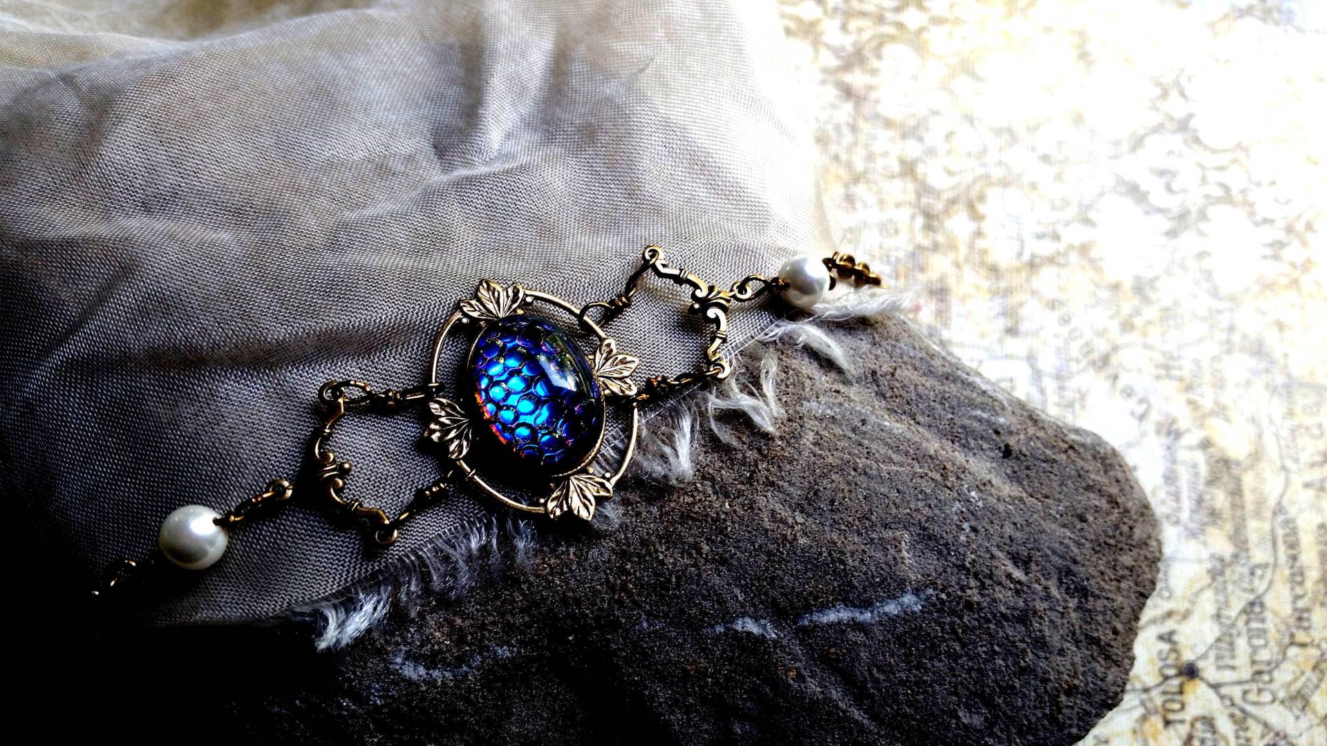 Gefangen Im Drachenhöhlen-Armband, Usa Verkäufer, Drachenhaut Armband, Ren Faire, Hochzeit, Freundin Frau Geschenk, Perlenarmband, Herbstgeschenk von artistiquejewelry