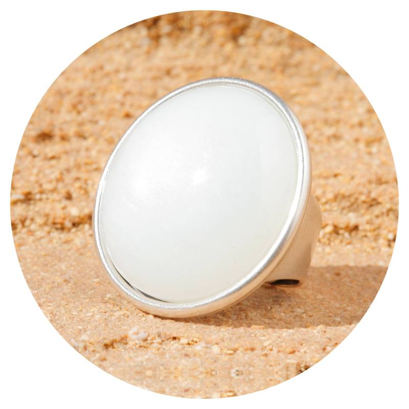 Artjany Statement Ring Cabochon Rund White Opal Silber von artjany