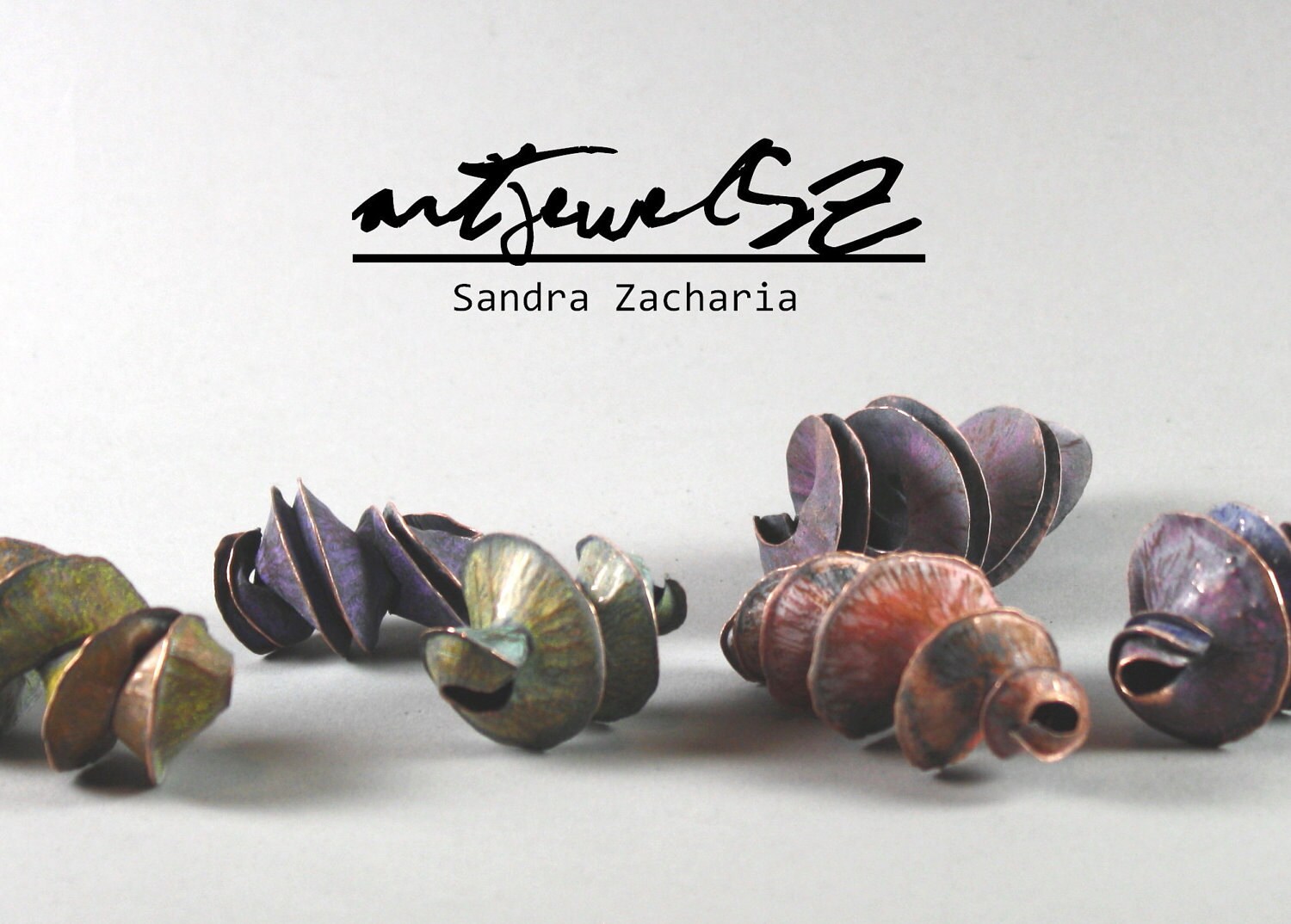 Farbgeformte Perle Auf Einem Sterling-Multistrang-Kabel von artjewelsz