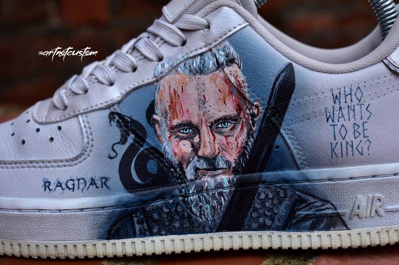 Vikings Benutzerdefinierte Schuhe | Einzigartiges Design Auf Bestellung Filmreihe Handbemalte Kollektion |. Luftwaffe 1 3-Fach Weiß von artnotcustom