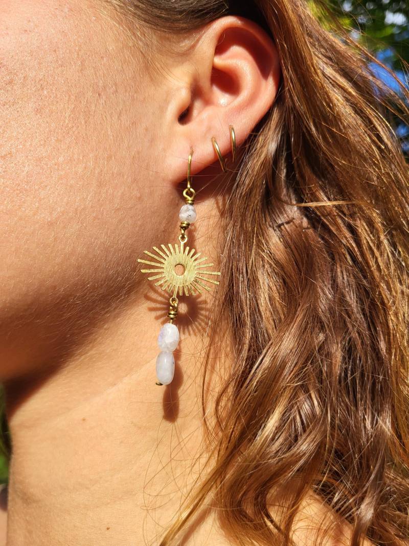 Moonstone Brass Earrings Sun Eye Gold Charm Crystal Natural Stone Healing Spiritual Hippie Boho Goa Psy Pixie Fairy Y2K von artspehricalla