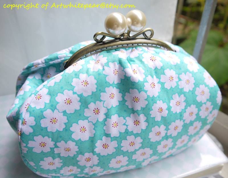 Perle Kuss-Verschluss Messingrahmen Frauen Brautjungfer Messenger Geldbörsen Clutch - Make-Up, Abendtasche, Handytasche, Blau Weiße Blumen von artwhitepear