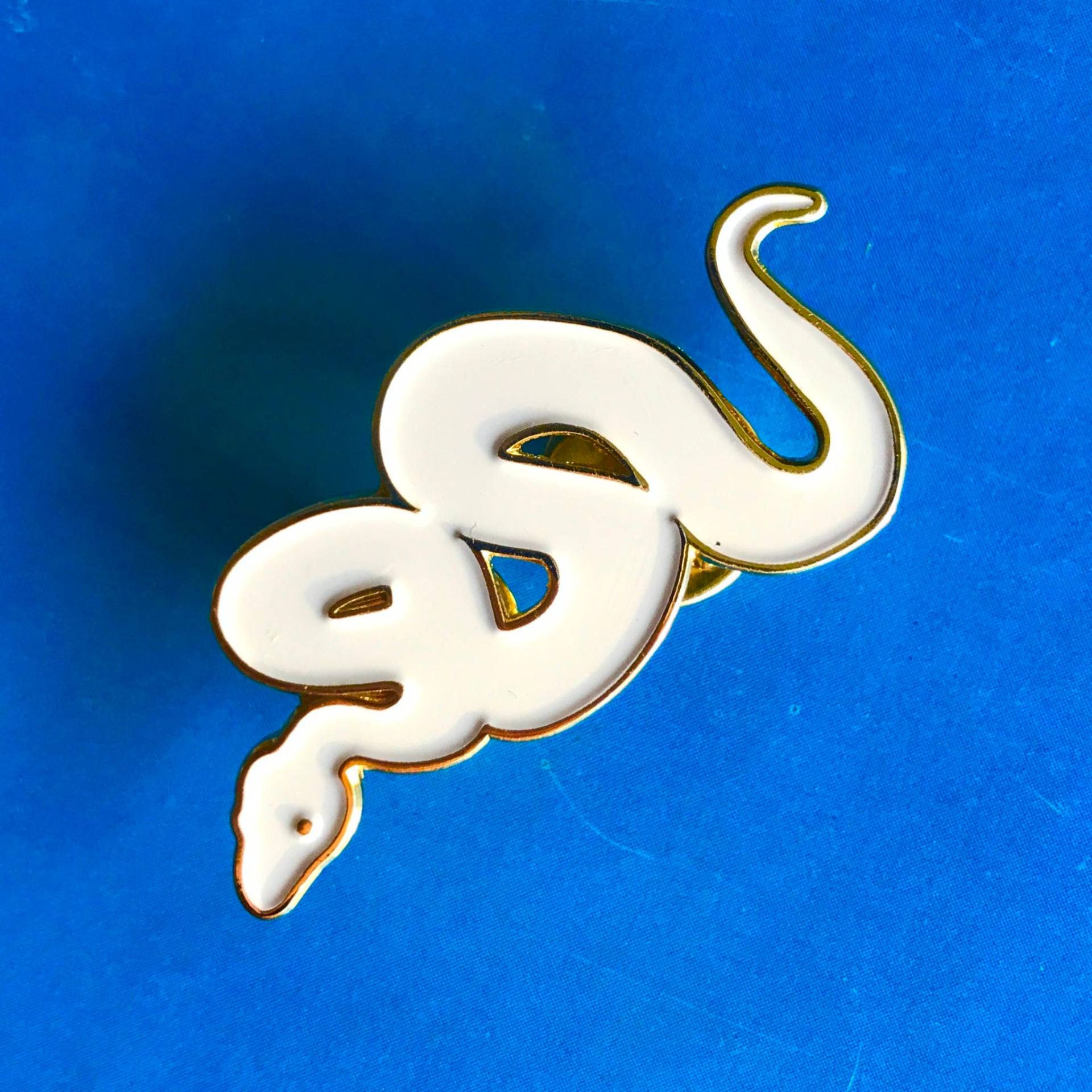 Schlangen Pin/Weiße Emaille Schlangen Pin/Weiße Emaille von artworkbydiego