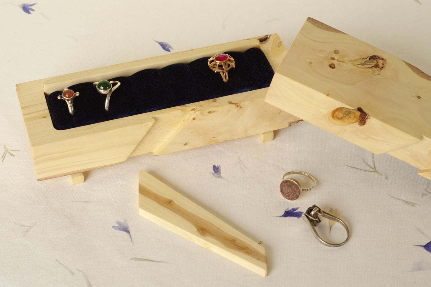 Ringkästchen, Schmuckkästchen, Handgefertigte Box, Holzbox Ringkästchen, Schmuckkästchen, Handgefertigte Box, Holzbox von arviswood
