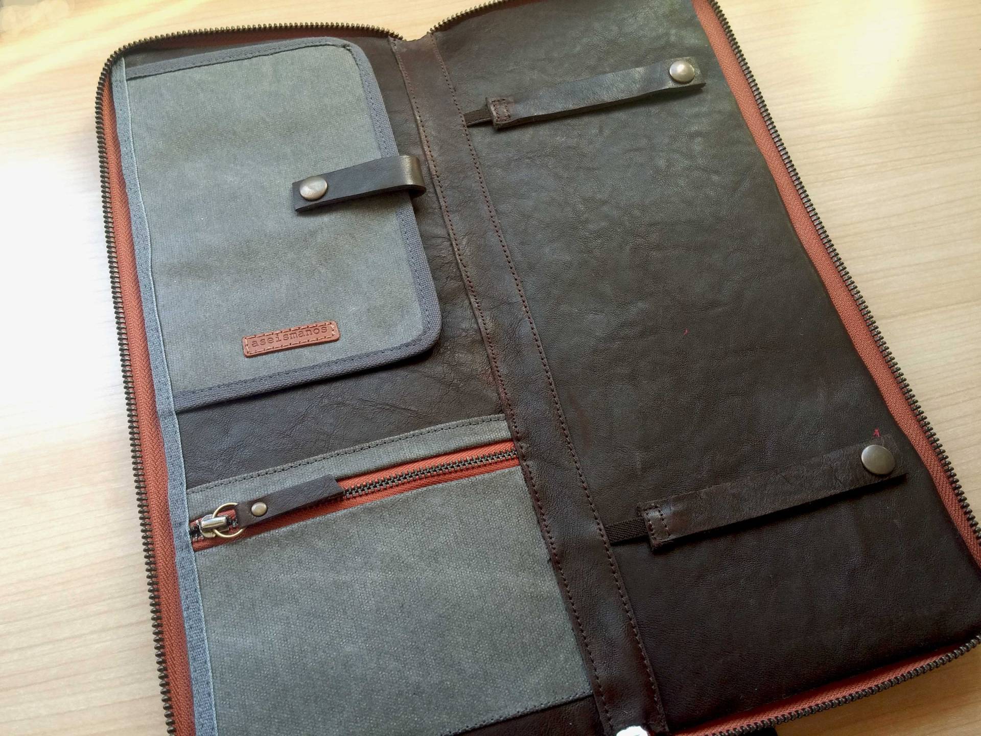 Krawattenetui Aus Leder - Modern & Elegant Reiseorganizer Für Trauzeugen Hochzeitsgeschenk Krawattenetui Aus Leder - Modern & Elegant Reiseorganizer Für Trauzeugen Hochzeitsgeschenk von aseismanos