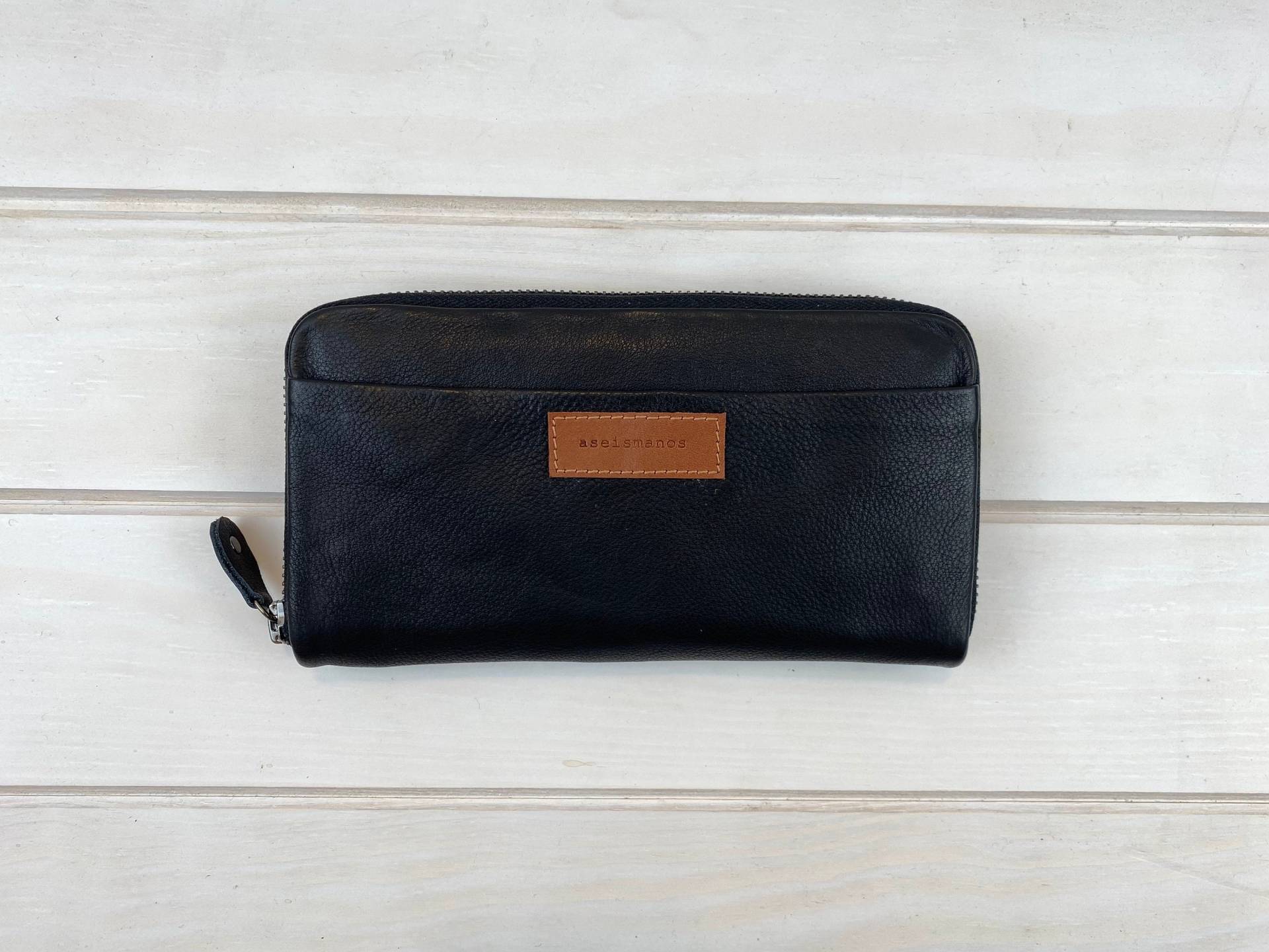 Monedero En Piel De Señora // Regalo Para Ella Madre Monedero En Piel De Señora // Regalo Para Ella Madre von aseismanos