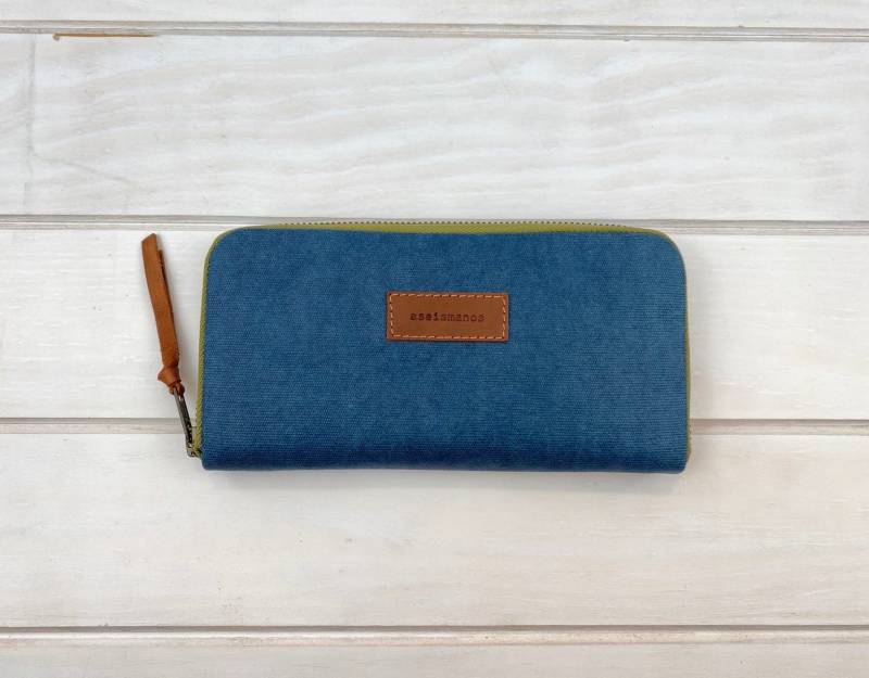 Monedero Señora/Lona Engrasada Azul Azafata Mit Cremallera Verde Moss Monedero Señora/Lona Engrasada Azul Azafata Mit Cremallera Verde Moss von aseismanos