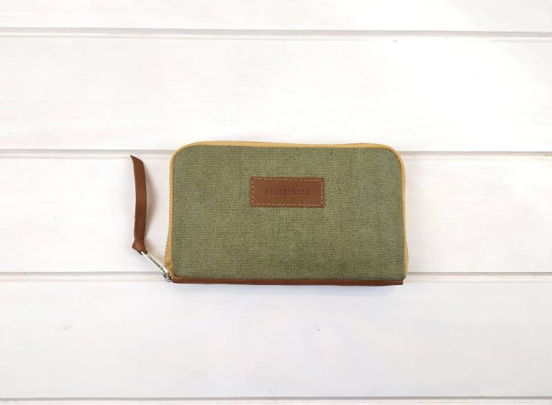 Monedero Señora Mediano/Lona Con Efecto Encerrado Verde Oliva Monedero Señora Mediano/Lona Con Efecto Encerrado Verde Oliva von aseismanos
