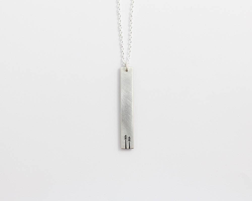 Woodland Drop Anhänger Handgravierte Kiefer & Recycelter Diamant in Sterling Silber Oder Weißgold Woodland Drop Anhänger Handgravierte Kiefer & Recycelter Diamant in Sterling Silber Oder Weißgold von ashhilton