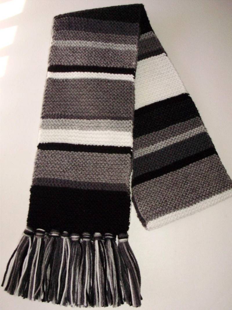 Doctor Who S12-16/17 Schal Schwarz Weiß Grau/Grau Stil Acryl Handgestrickt Tom Baker Von Ashlee's Knits Four Variant Doctor Who S12-16/17 Schal Schwarz Weiß Grau/Grau Stil Acryl Handgestrickt Tom Baker Von Ashlee's Knits Four Variant von ashleesknits