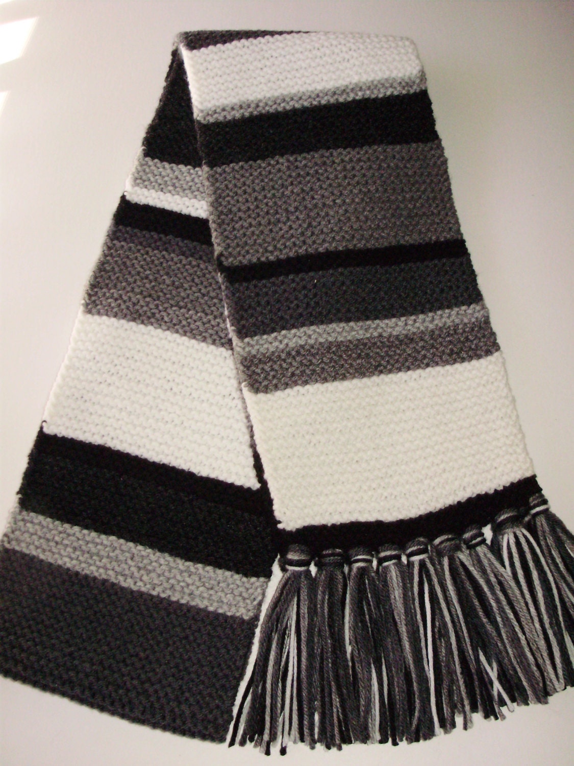 Mini Doctor Who Staffel 12-16/17 Schwarz/Weiß/Grau/Grau Style Schal Tom Baker Vierter Doktor Von Ashlee's Knits Cosplay Made2Order von ashleesknits