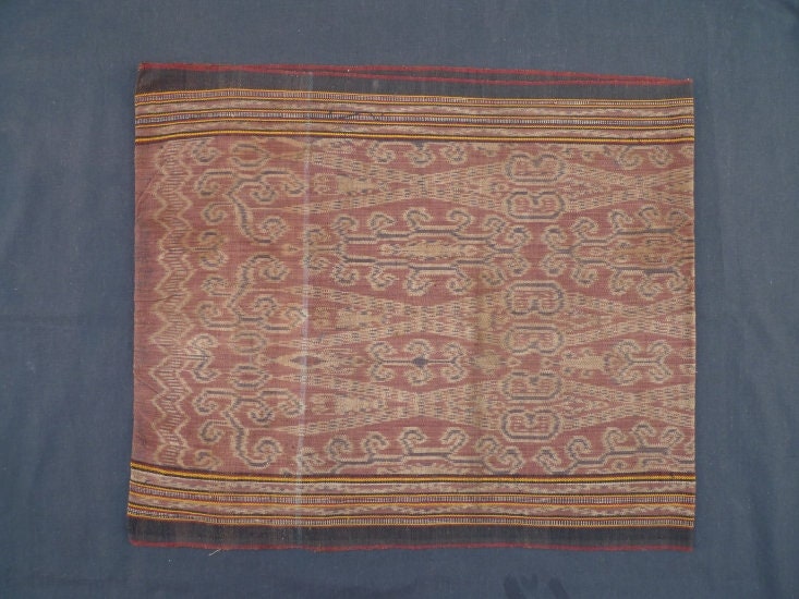 Antiker Dayak Ikat Rock Stammesgewebter Sarong, Borneo Textil von asiangallery