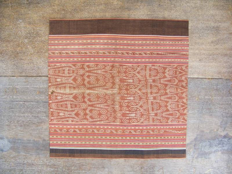 Vintage Iban Dayak Ikat Sarong Skorpion & Schlafende Katze Motiv von asiangallery