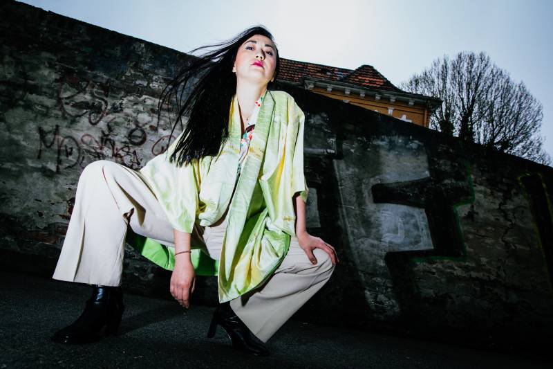 Shiny Lime-Golden Silk Kimono von asiantales